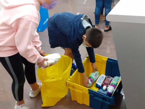 Donació de productes per La Palma. Escola Josefina Ibáñez