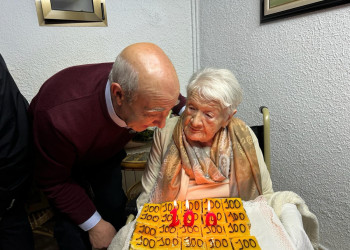 La veïna abrerenca Paulina Bonastre, celebra els seus 100 anys envoltada de família i amistats. Enhorabona!
