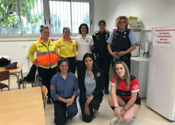 L'alumnat de segon de primària de l'Escola Francesc Platón i Sartí celebra el Dia de la Nena