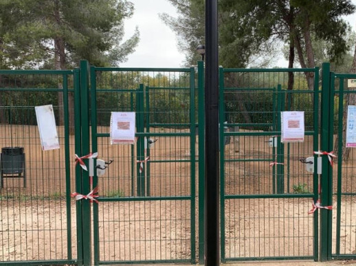 La zona d’esbarjo de gossos queda tancada temporalment per tractament contra la processionària del pi