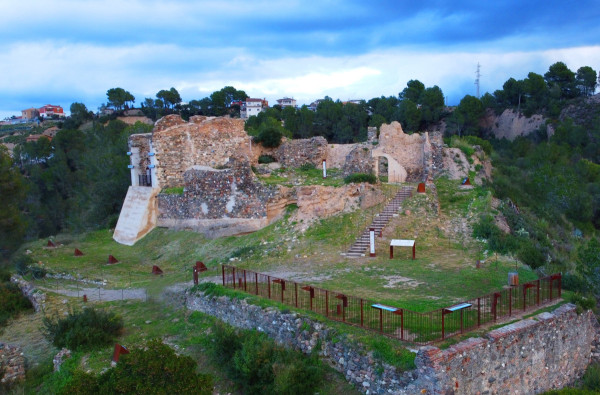 Calendari 2025. Castell de Voltera d'Abrera i Balcó de Montserrat. Gener