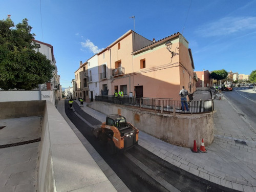 Continuen els treballs de millora de l'accessibilitat en un tram del carrer Major d'Abrera