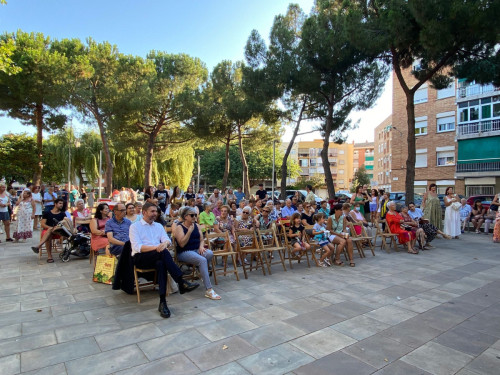 La plaça de Rafafel Casanova acull la festa de celebració del 50è aniversari de l'establiment Mariola Moda Íntima