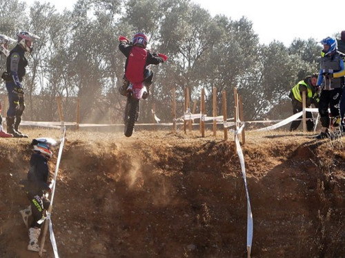 A Abrera hem gaudit del 2n Enduret Infantil, una competició d'enduro puntuable pel Campionat de Catalunya, que ha comptat amb una seixantena de participants. Enhorabona a totes i tots!