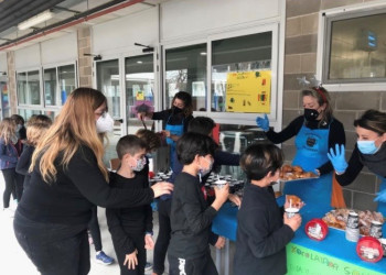 L'Escola Josefina Ibáñez Xocolatada realitza una xocolatada solidària per recaudar fons per a la lluita contra el Càncer Infantil