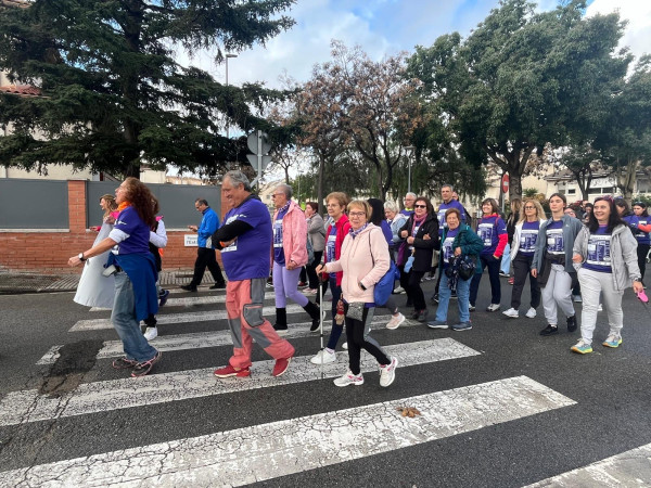 Abrera Municipi 100% Feminista! Durant el mes de novembre commemorem el Dia Internacional contra les violències envers les dones amb diverses propostes per a tots els públics. VII Marxa contra les violències masclistes d'Abrera