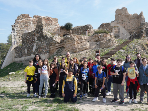 Continuem donant a conèixer a l'alumnat els nostres elements patrimonials, amb una visita del grup de sisè de l'Escola Josefina Ibáñez al Castell de Voltrera d'Abrera