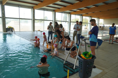 Gairebé 60 nens i nenes participen en el nou projecte de l’Escola Bressol Municipal Petit Món Aquàtic, en el Centre Aquàtic Municipal (CAM)