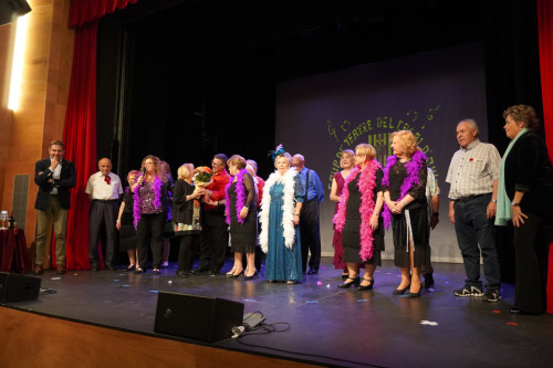 L'espectacle del Grup de Teatre del Casal de la Gent Gran d'Abrera dona el tret de sortida de la Setmana de la Gent Gran de 2023!