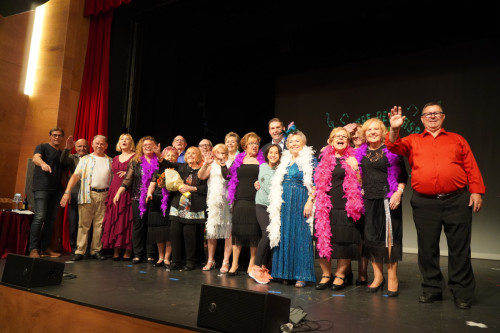 L'espectacle del Grup de Teatre del Casal de la Gent Gran d'Abrera dona el tret de sortida de la Setmana de la Gent Gran de 2023!