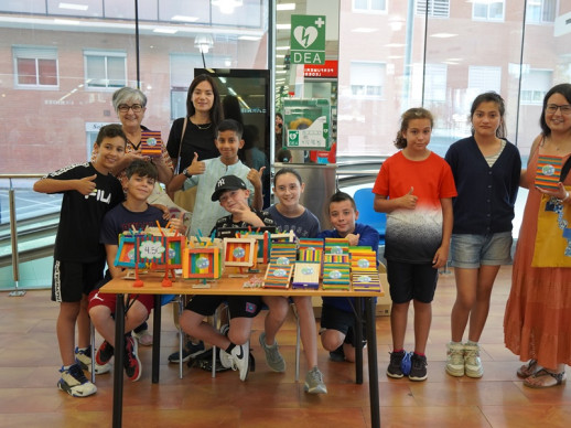 Abrera promou la cultura emprenedora amb el programa CuEmE. Les cooperatives de 5è de l’Escola Francesc Platón i Sartí venen els seus productes