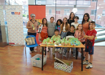 Abrera promou la cultura emprenedora amb el programa CuEmE. Les cooperatives de 5è de l’Escola Francesc Platón i Sartí venen els seus productes