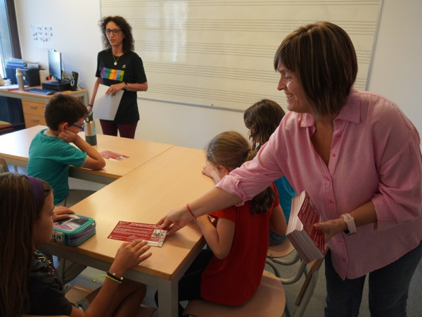 Visitem l'Escola Municipal de Música d'Abrera, que ha iniciat el curs 2024-25 amb 186 alumnes, per donar la benvinguda al nou curs escolar musical. Bon inici a totes i tots!