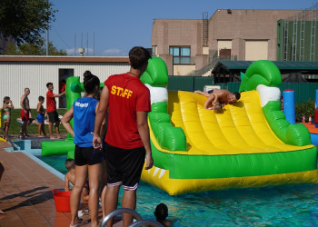 Èxit de la Festa de l'estiu a Abrera, amb inflables i jocs a la Piscina Municipal d'Estiu!