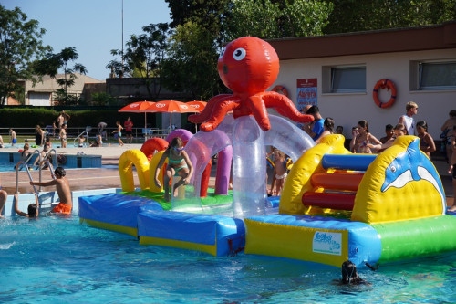 Èxit de la Festa de l'estiu a Abrera, amb inflables i jocs a la Piscina Municipal d'Estiu!