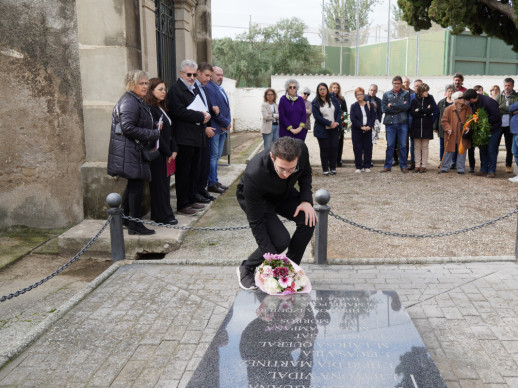 Assistim a l'homenatge a les persones afusellades l'any 1939 al Cementiri Vell d'Abrera