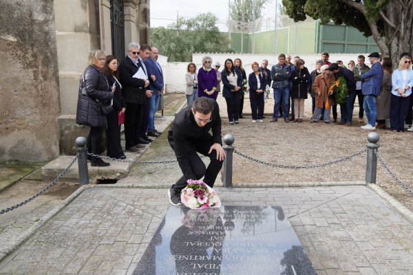 Assistim a l'homenatge a les persones afusellades l'any 1939 al Cementiri Vell d'Abrera