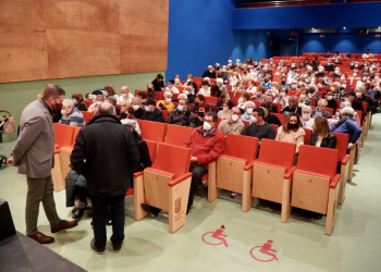 L'Operació Quilo, el Festival Solidari del Grup de Teatre del Casal de la Gent Gran, recull més de 400 quilos de menjar. Gràcies Abrera!