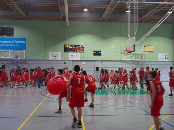 Assistim a la presentació dels equips de la temporada 2023-2024 del Club Bàsquet Abrera al Pavelló Esportiu Municipal