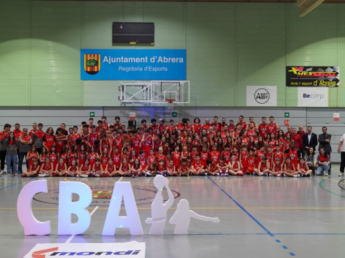 Assistim a la presentació dels equips de la temporada 2023-2024 del Club Bàsquet Abrera al Pavelló Esportiu Municipal