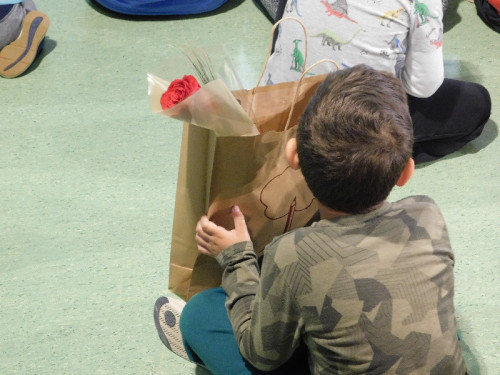 Abrera batega amb la Diada de Sant Jordi. Escola Francesc Platón Sartí