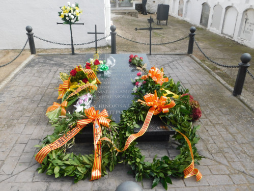 Homenatgem les persones afusellades l'any 1939 al cementiri vell d'Abrera