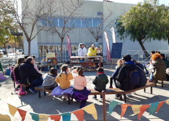 Commemorem el Dia Internacional de la Dona i la Nena en la Ciència, amb l’espectacle-taller de carrer “Experiència Quàntica"