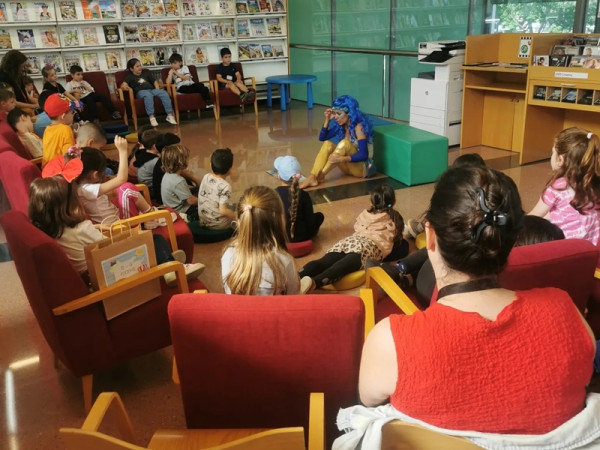 La Biblioteca Josep Roca i Bros duu a terme una nova edició del projecte 'Hi havia una vegada...', amb els i les alumnes d' I5 de les escoles del nostre municipi