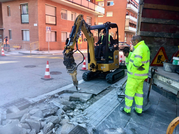 Millorem Abrera! Iniciem obres de millora de la seguretat per a vianants i vehicles en el carrer de Martorell del nucli urbà