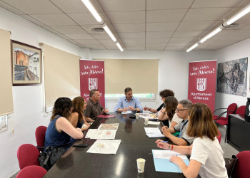 Ens reunim amb personal tècnic d'infraestructures de CatSalut i visitem els terrenys de Can Morral que acolliran el nou Centre d'Atenció Primària d'Abrera