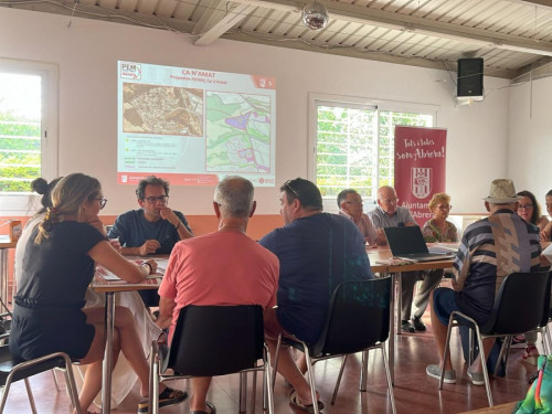 El Casal Social de Ca n'Amat ha acollit, aquest dimecres 17 de juliol, el taller del procés participatiu de l'Avanç del Pla d'Ordenació Urbanística Municipal (POUM) d'Abrera