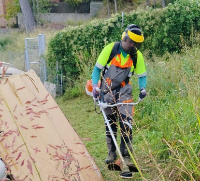 Durant el mes de novembre continuem treballant i cuidant la via pública en el barri de Can Vilalba del nostre municipi amb treballs de desbrossada