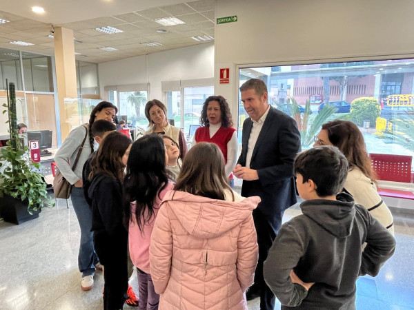 Promovem la cultura emprenedora a Abrera amb el programa CuEmE. Les cooperatives de 5è de l’Escola Francesc Platón i Sartí es posen en marxa!