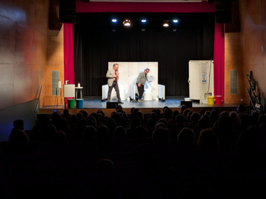 Aquest diumenge hem gaudit de 'Molta merda', la segona funció del Concurs de Teatre Amateur Vila d’Abrera a càrrec de l'Associació Teatre Centre d’Arbúcies