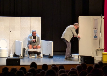 Aquest diumenge hem gaudit de 'Molta merda', la segona funció del Concurs de Teatre Amateur Vila d’Abrera a càrrec de l'Associació Teatre Centre d’Arbúcies