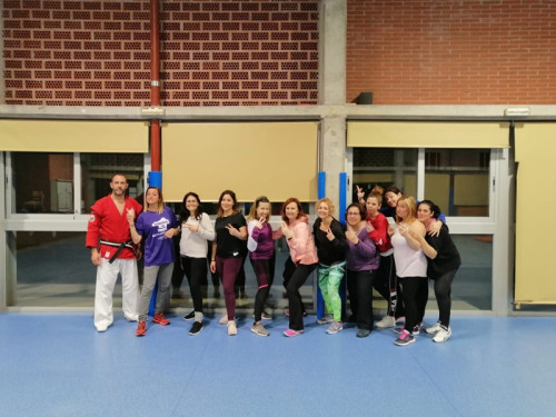 Nou èxit de participació en el curs anual gratuït de defensa personal femenina