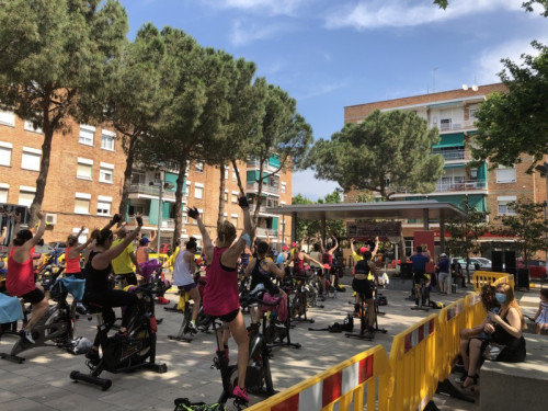 Gaudim d'una trepidant sessió d'Spinning a la plaça de Rafael Casanova!