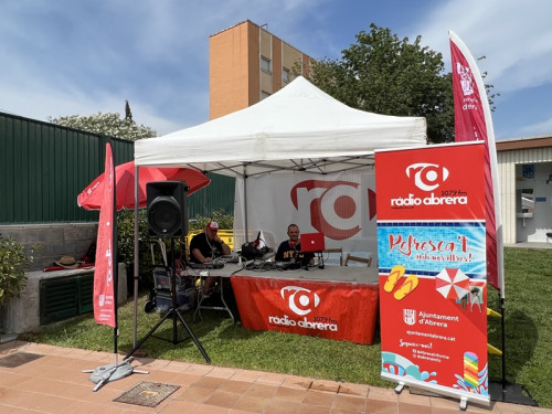 Èxit de participació i assistència a la primera sessió de Ràdio Abrera a la Piscina Municipal d'Estiu, amb les actuacions de #BigFriday On Air, i el grup de Hip Hop infantil de les Juventudes Rocieras d'Abrera!