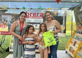 Gaudim de la Biblipiscina a la Piscina Municipal d'Estiu!