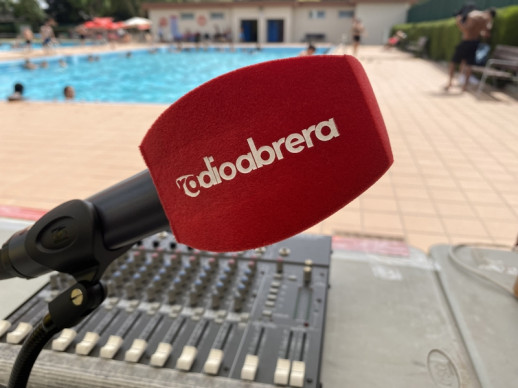 Gaudim amb el bon ritme de Ràdio Abrera a la Piscina Municipal d'Estiu i la participació de Vive y Baila!