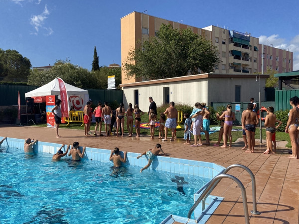 Gaudim de la darrera edició de Ràdio Abrera a la Piscina Municipal d'Estiu, amb l'animació i jocs a càrrec de l'entitat juvenil Crea Jove. Gràcies Abrera!