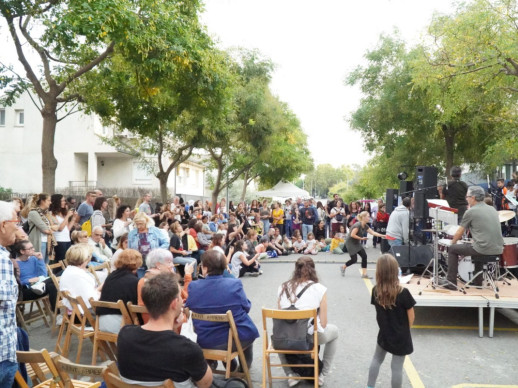 Gaudim de la Castanyada musical a Can Morral amb activitats, bona música i la col·laboració de les entitats del barri