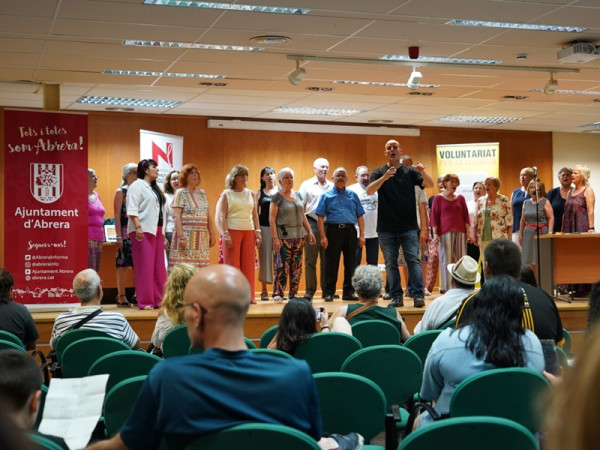 Més de 80 persones assisteixen a l’acte de cloenda dels cursos de català i la trobada de parelles lingüístiques del Voluntariat per la llengua, organitzada per l’Oficina de Català d’Abrera