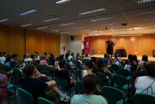 A Abrera commemorarem el Dia Internacional de la Nena amb un espectacle familiar a la Casa de Cultura!