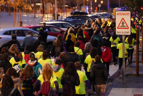 Abrera Municipi Feminista! Més de 300 persones han participat en la quarta Marxa Nocturna de la Dona a Abrera, amb el lema 'Juntes fem nostra la nit'