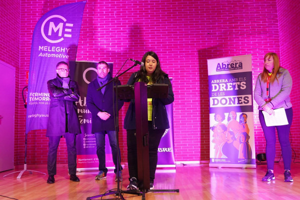 Abrera Municipi Feminista! Més de 300 persones han participat a la quarta Marxa Nocturna de la Dona a Abrera, amb el lema 'Juntes fem nostra la nit'