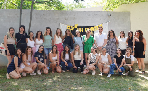 Ens graduem a Abrera! Felicitem l'alumnat de l'Escola Bressol Municipal Món Petit d'Abrera per la seva graduació i final de curs!