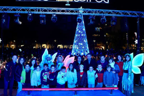 La il·lusió del Nadal es viu a Abrera! Emocionant compte enrere en la 9a Encesa de Llums de Nadal, amb una plaça de Pau Casals plena de gom a gom!