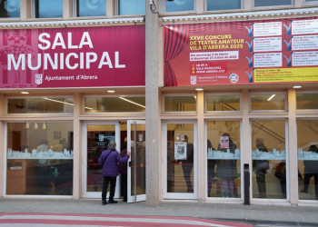 Donem el tret de sortida al XXVII Concurs de Teatre Amateur Vila d’Abrera amb 'Perfectes desconeguts' amb el grup Triangle Teatre de Cornellà de Llobregat