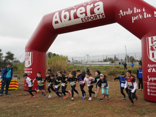 Abrera amb l'esport! Èxit del 3r Cros Local d'Abrera i 4rt Cros Comarcal Escolar del curs 2024-2025 i la cursa solidària celebrats aquest dissabte 8 de febrer a l'avida. de Sant Hilari